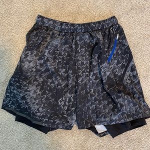 Men’s Lululemon size medium shorts w/ compression